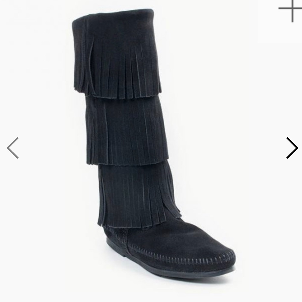 Minnetonka Moccasin 3 layer fringe boot, LIKE NEW